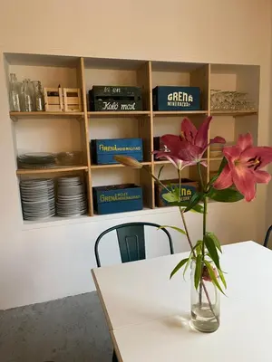 a vase with a flower sitting on a table at Room 9 -Hawkraft kulturhotel in Vestervig