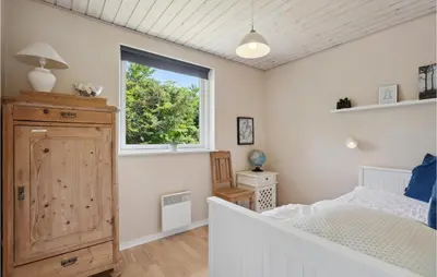 a bedroom with a bed and a window at Cozy Home In Spøttrup With Wifi in Spottrup