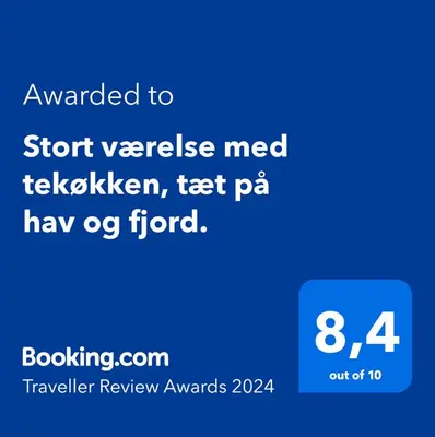 a screenshot of a text message with the text needlemad takersmed trolley at Stort værelse med tekøkken, tæt på hav og fjord. in Bedsted Thy