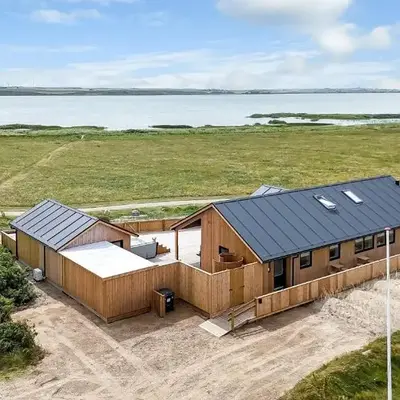 Uniquely located wooden cottage by the sea - SJ1