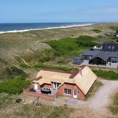Thatched house with spa and pool by the sea - SJ67