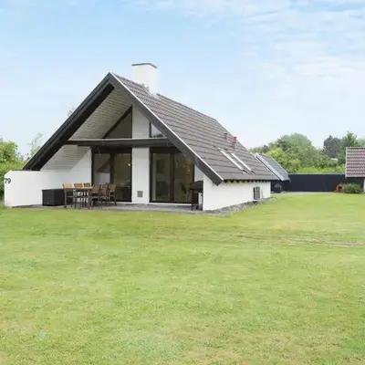 Beautiful Home In Spøttrup With Kitchen