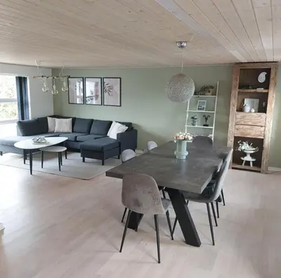 a living room with a table and a couch at Vakantiewoning Denemarken in Års