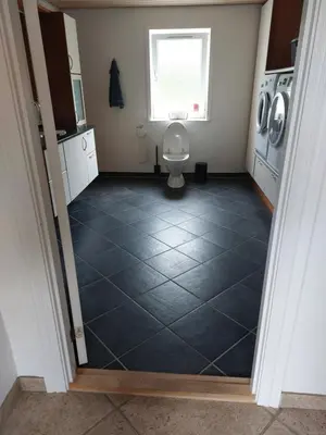 a bathroom with a toilet in the middle of a room at Vakantiewoning Denemarken in Års