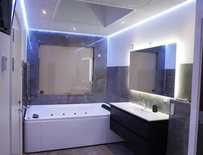 a bathroom with a tub and a sink and a bath tub at Birkelse Hotel og Kro in Birkelse