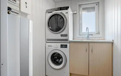 a kitchen with a washing machine and a sink at 3 Bedroom Amazing Home In Spøttrup in Spottrup