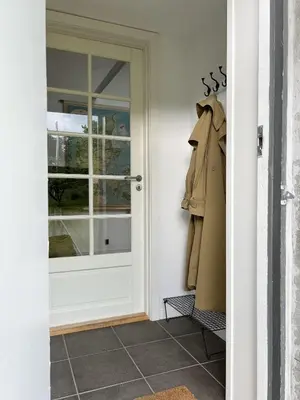 a door with a coat on a rack next to it at Stalden ved Hjarbækgård in Løgstrup