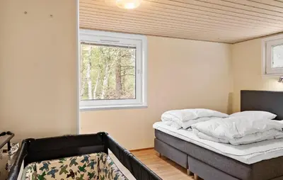 a bedroom with a bed and a window at Stunning Home In Hurup Thy With Wifi in Sønder Ydby