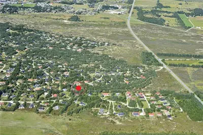 an aerial view of a town with a red frisbee at 560-Thisted-Klitrosevej-60 in Thisted