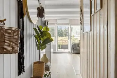 a hallway with a potted plant in a room at 326-Thisted-Kristinesvej-24 in Thisted