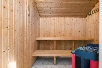 a sauna with a bench in a wooden wall at LK310-Lokken-Magdalenevej-39 in Løkken