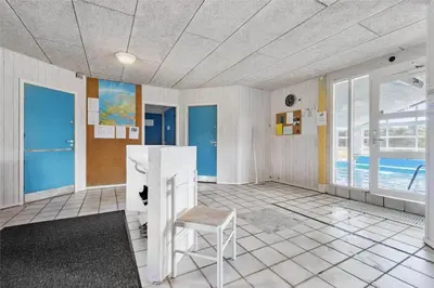 a room with a chair and a room with the ocean at LK847-Lokken-Odavej-59 in Løkken