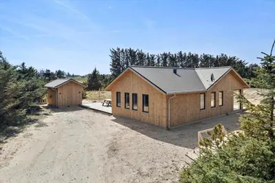 a house in the middle of a dirt road at LK2116-Lokken-Marthasvej-5-C in Løkken
