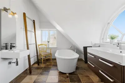 a bathroom with two sinks and a bath tub at BL672-Pandrup-Strandfogdensvej-56 in Pandrup
