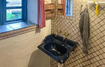 a bathroom with a black sink and a window at Gorgeous Home In Vemb With Wifi in Vemb