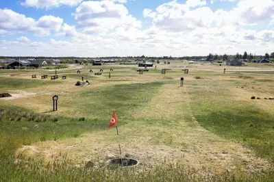 a golf course with a flag in the middle of a field at JB307-Brovst-Kronvildtvej-130 in Brovst