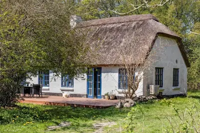 a small white house with a thatched roof at JB199-Fjerritslev-Svinklovvej-403 in Fjerritslev