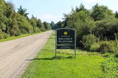 a sign on the side of a dirt road at JB350-Fjerritslev-Egevej-9 in Fjerritslev