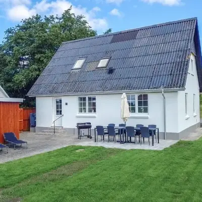 4 Bedroom Beautiful Home In Farsø