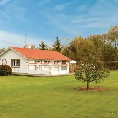 Three-Bedroom Holiday Home In Spottrup