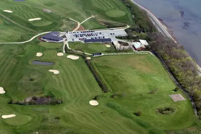 an overhead view of a golf course with a building at Hotel Lidenlund in Lemvig