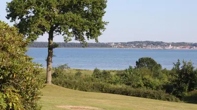 Gallery image of Værelse med udsigt over Limfjorden - rolige omgivelser og adgang til flot have in Nykøbing Mors