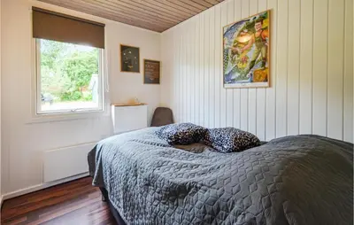 a bedroom with a bed and a window at Fjordglimt in Vestervig