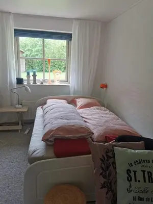 a bed sitting in a room with a window at Kørestolsvenligt dbl. vær. in Nykøbing Mors