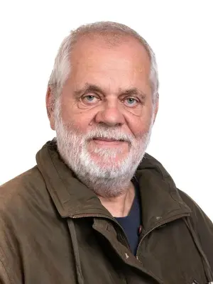 an older man wearing a brown jacket at Thisted Øst Bed & No Breakfast in Thisted