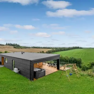 Beautiful Home In Løgstrup With Kitchen