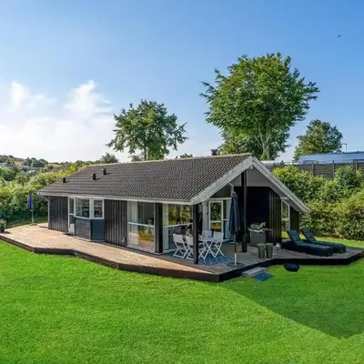Cozy Home In Løgstrup With Kitchen