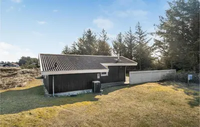 a small house in the middle of a field at 2 Bedroom Beautiful Home In Thisted in Thisted