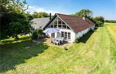 an overhead view of a house with an umbrella at Cozy Home In Nykøbing M With Kitchen in Tæbring