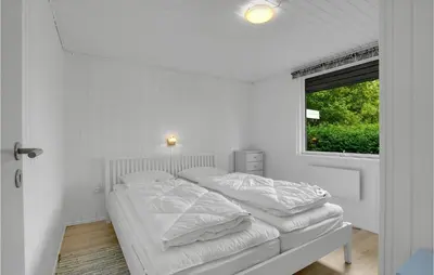 a white bedroom with a bed and a window at Stunning Home In Vemb With Wifi in Vemb