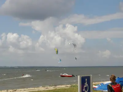 a group of people flying kites on the beach at Holiday Home Samuil - 300m to the fjord by Interhome in Vinderup